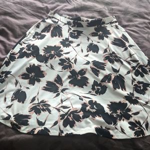 Adrienne Vittadini mid-length skirt size large